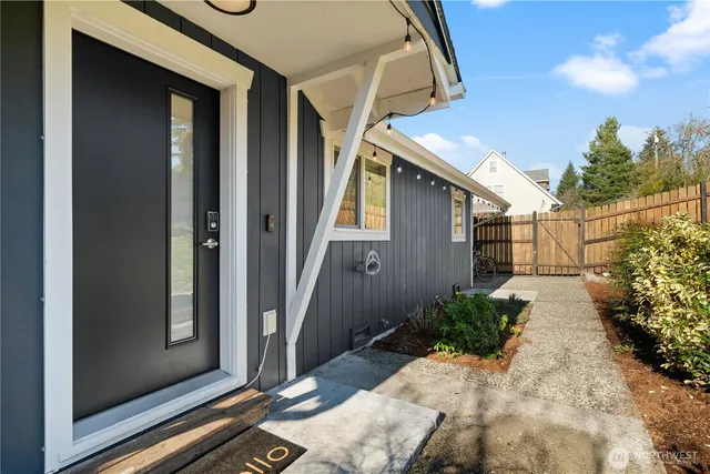 $650,000 | 18121 12th Avenue Northeast, Shoreline, WA 98155