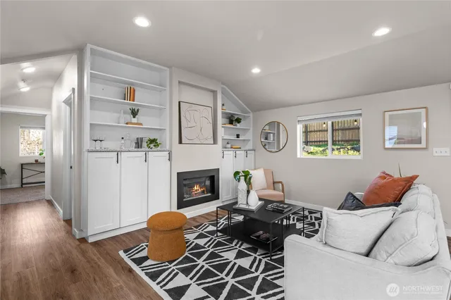 $650,000 | 18121 12th Avenue Northeast, Shoreline, WA 98155