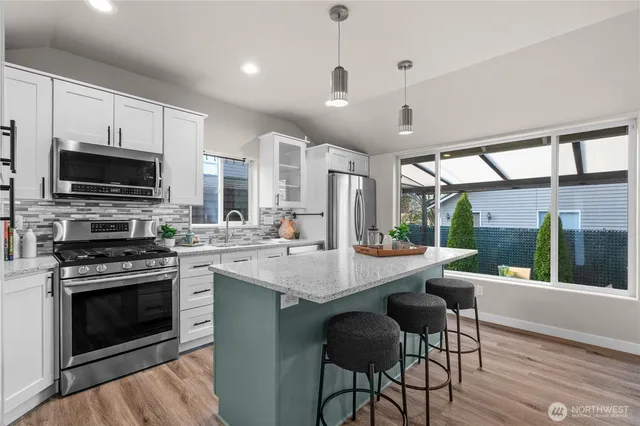 $650,000 | 18121 12th Avenue Northeast, Shoreline, WA 98155