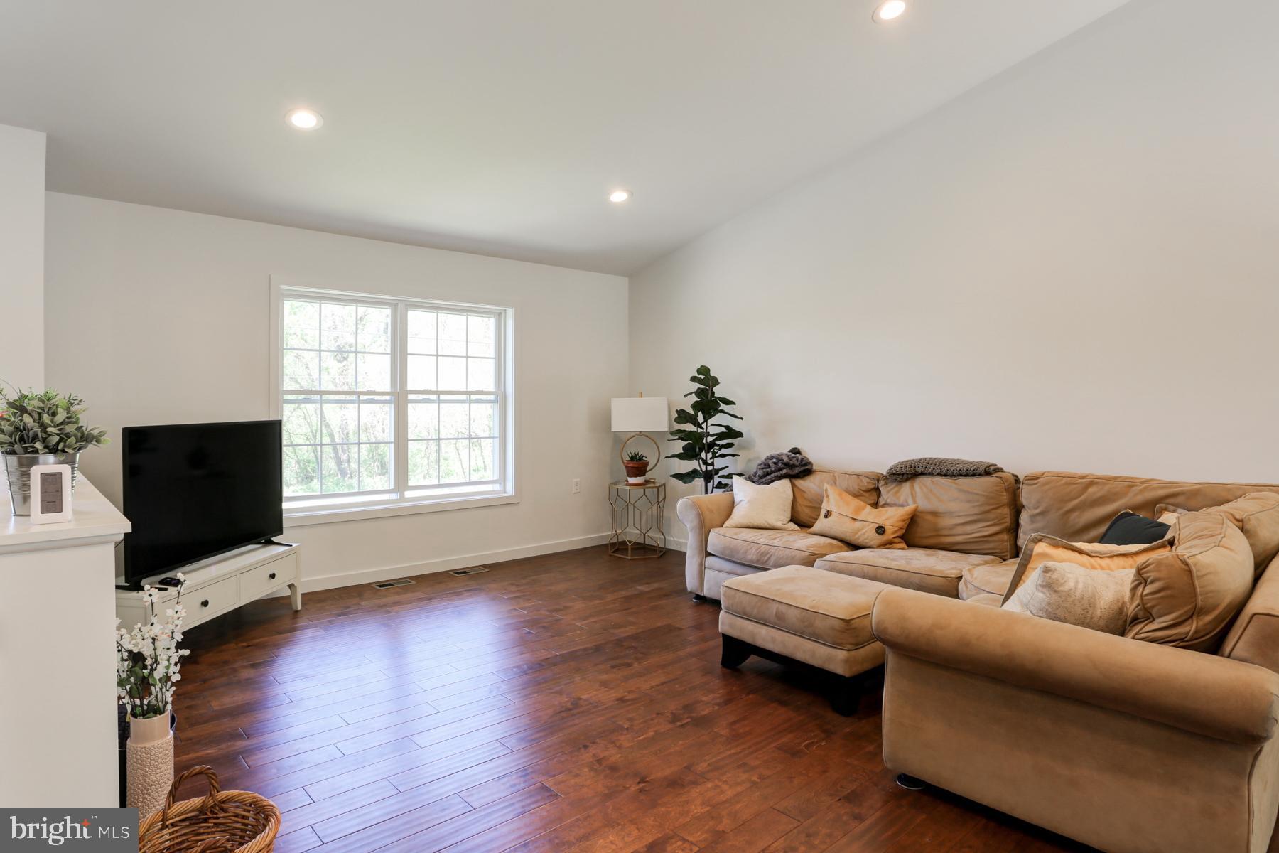 103 Becker Road Elizabethtown, PA 17022 - Photo 7 of 31 Gallery Image 7