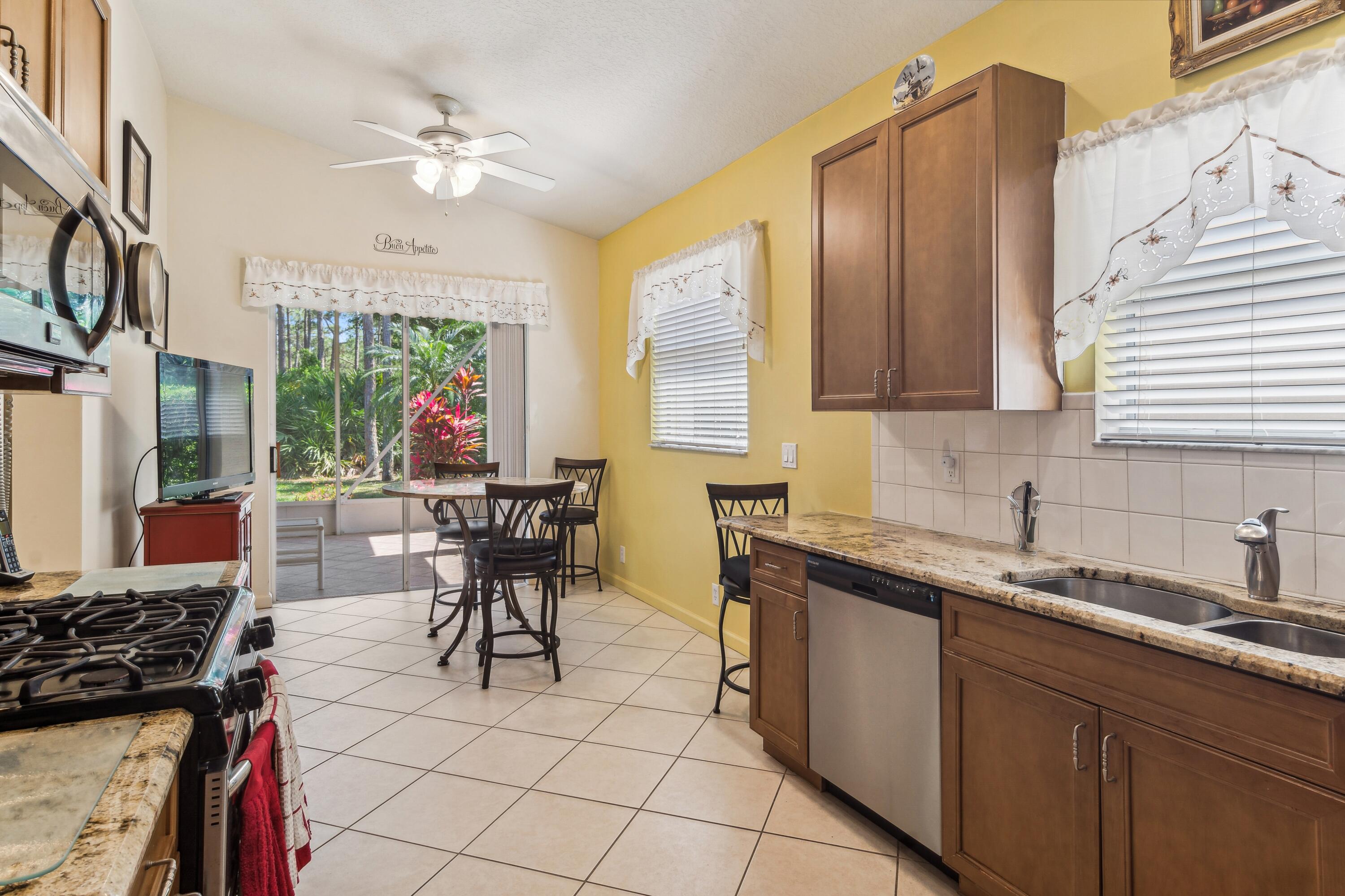 351 Springview Loop Port St. Lucie, FL 34986 - Photo 7 of 52 07_351NWSpringviewLoop_177001_Kitchen_Hi