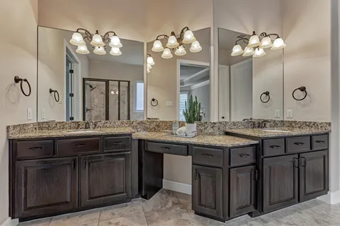 $819,000 | 25 Red Moon Place, The Woodlands, TX 77375