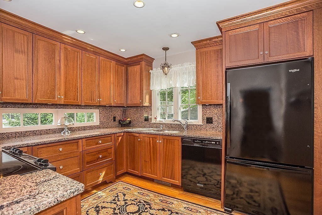 59 Bancroft Avenue Reading, MA 01867 - Photo 8 of 32