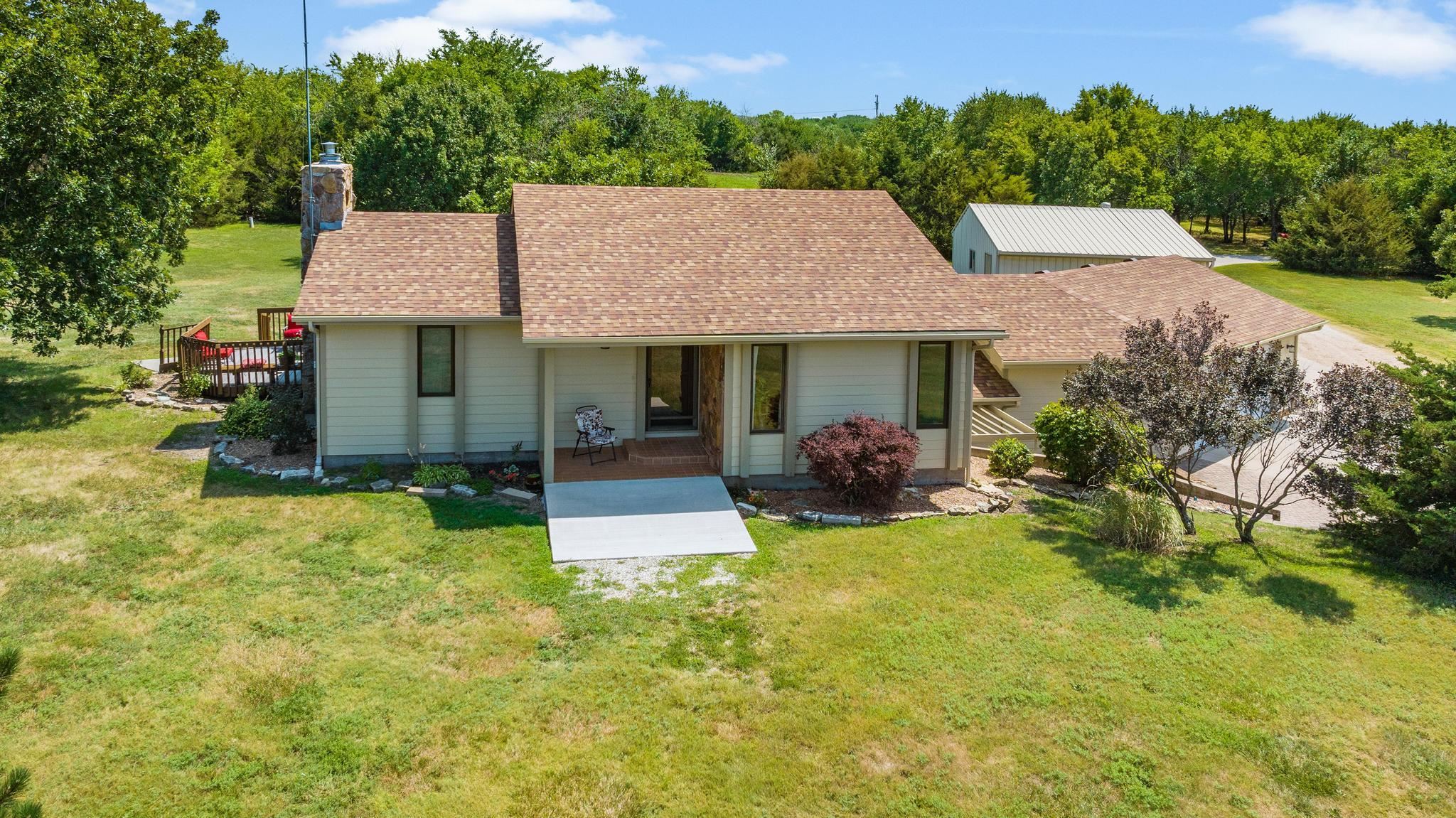 12469 Southwest 15th Street Benton, KS 67017 - Photo 4 of 36