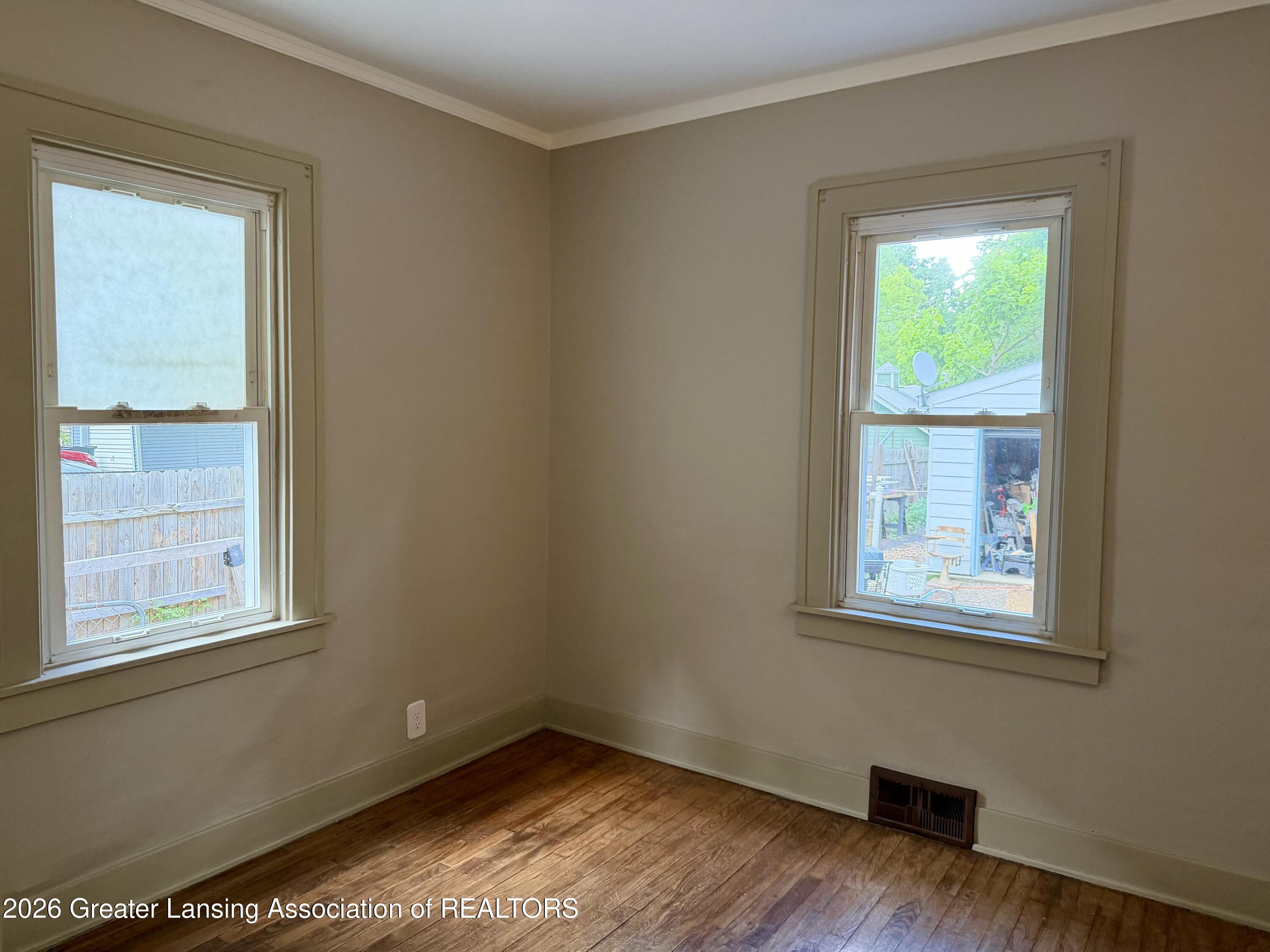 529 Shepard Street Lansing, MI 48912 - Photo 17 of 31 Bedroom 2