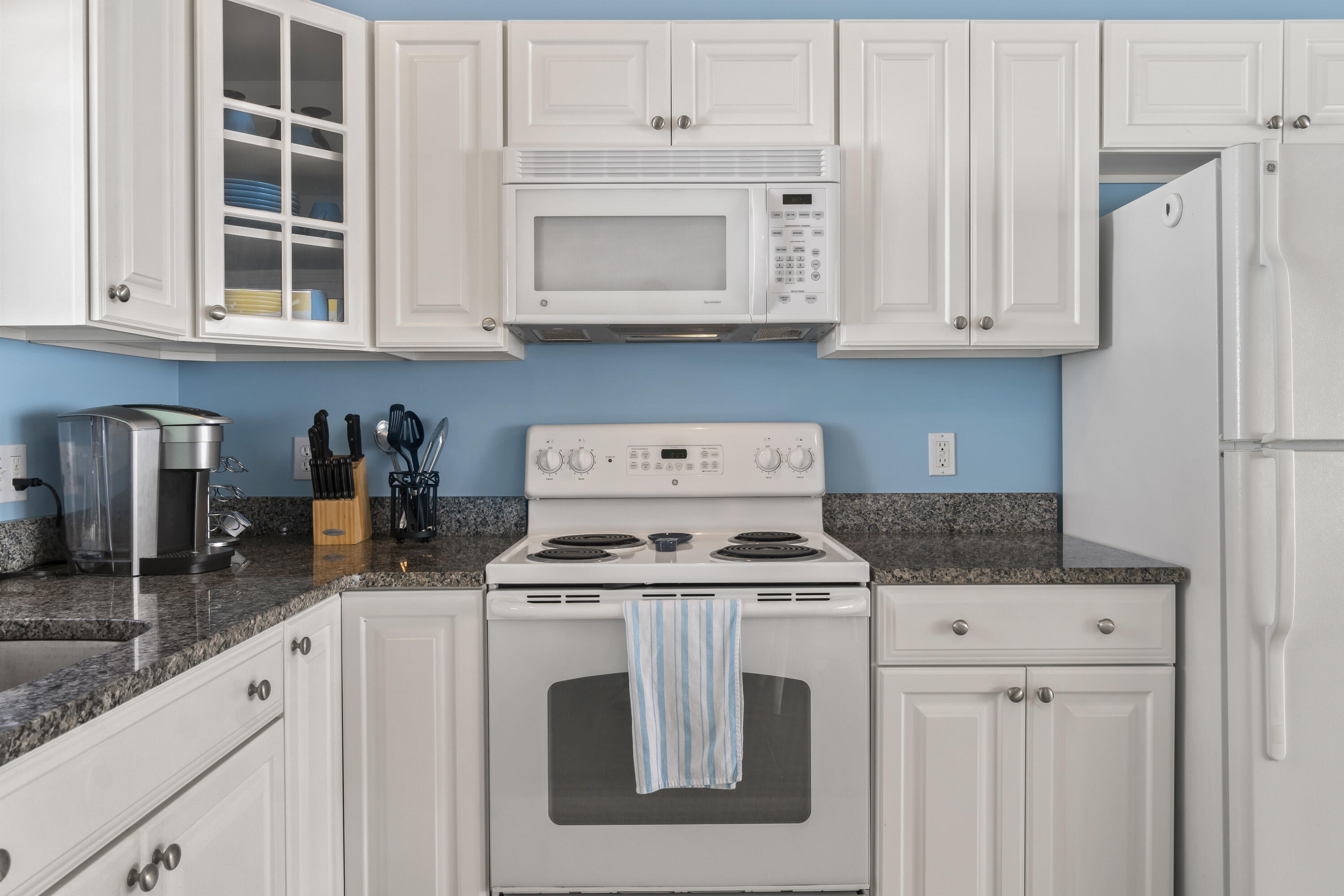 454 Post Road, Unit 141 Wells, ME 04090 - Photo 20 of 47 White Cabinetry