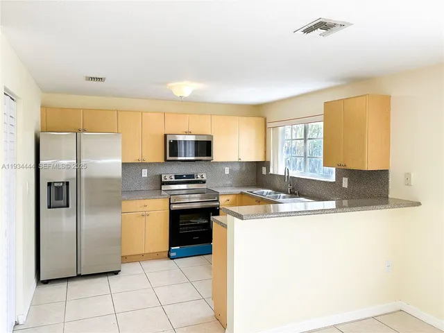 $2,150 | 14116 Southwest 260th Street, Unit 105, Homestead, FL 33032