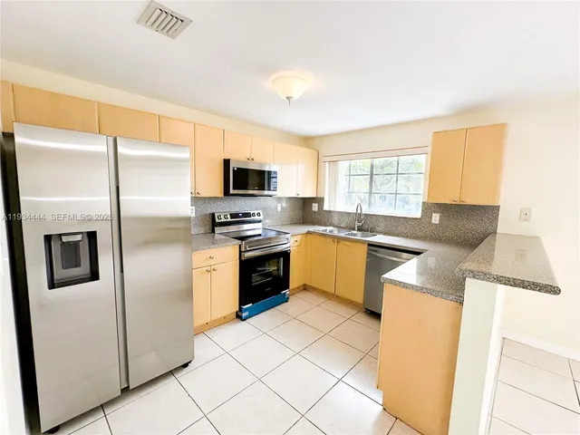 $2,150 | 14116 Southwest 260th Street, Unit 105, Homestead, FL 33032