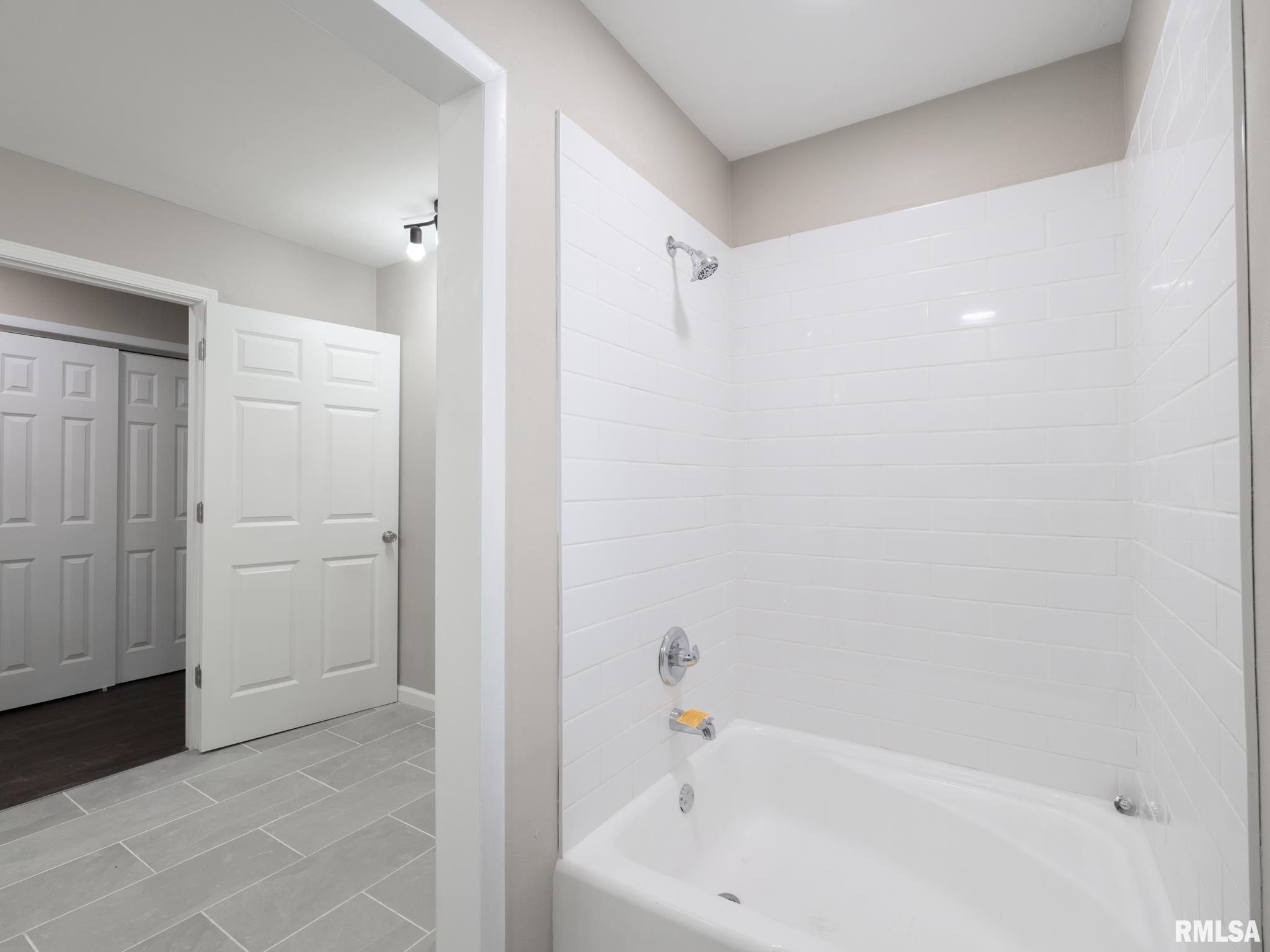 477 West Maple Street Canton, IL 61520 - Photo 13 of 17