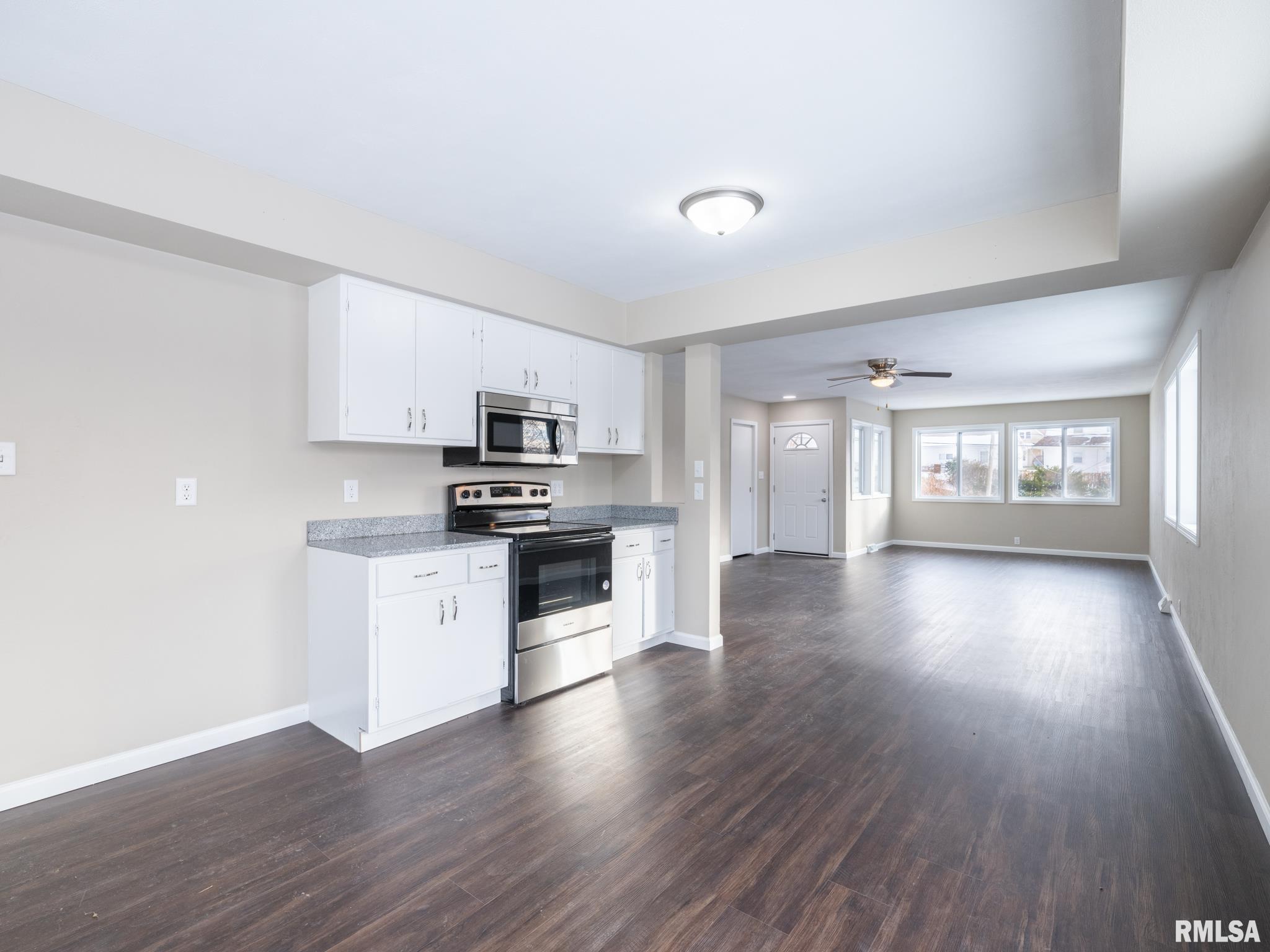 477 West Maple Street Canton, IL 61520 - Photo 9 of 17