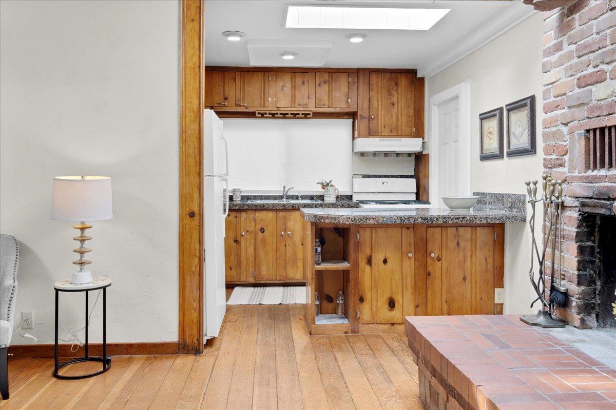 136 2nd Street Pacific Grove, CA 93950 - Photo 7 of 35