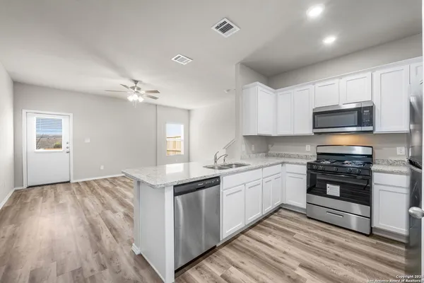 $1,495 | 134 Damon Divide, San Antonio, TX 78253