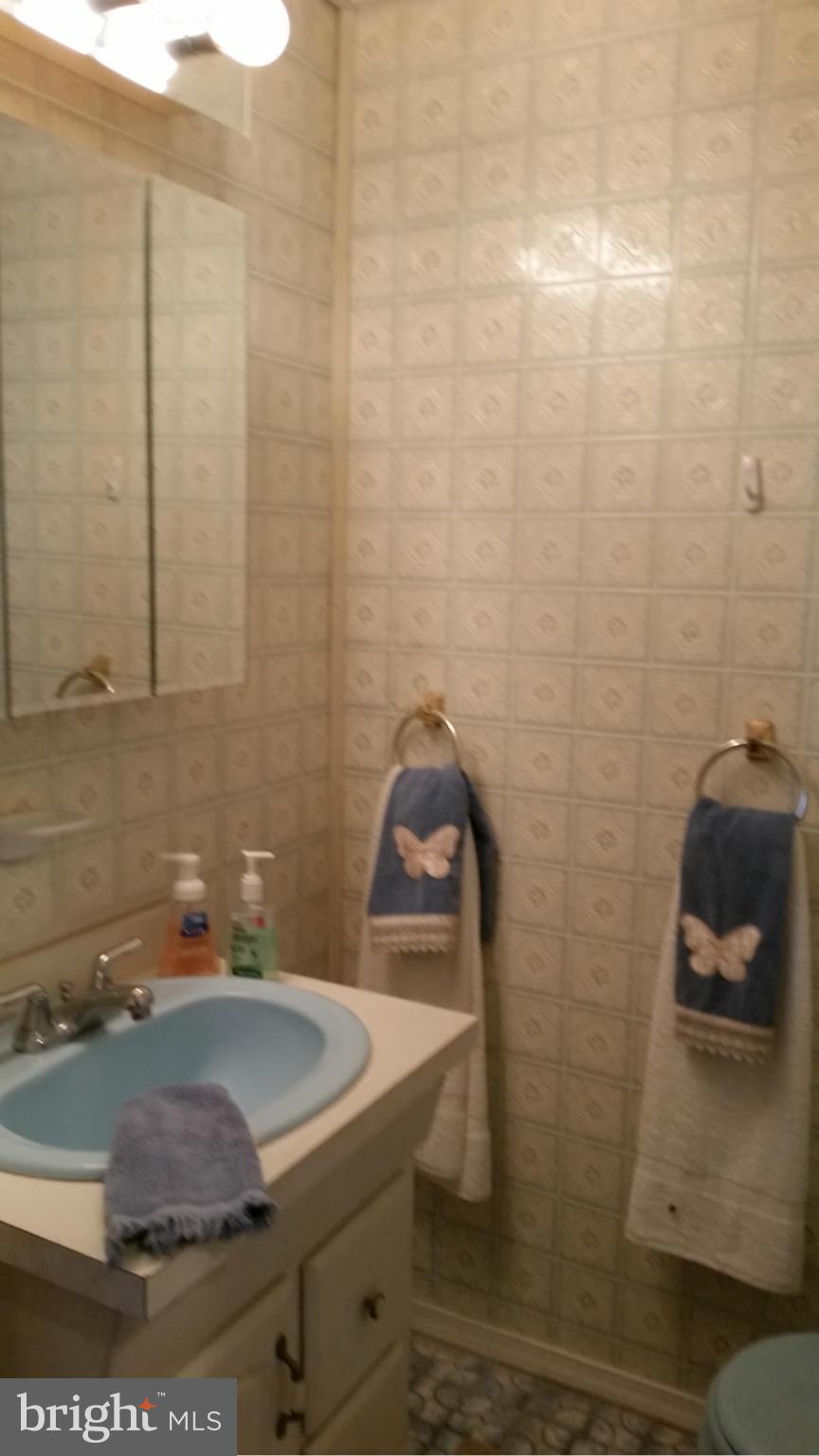 7938 Tower Court Road Severn, MD 21144 - Photo 25 of 30 Bath half fam area