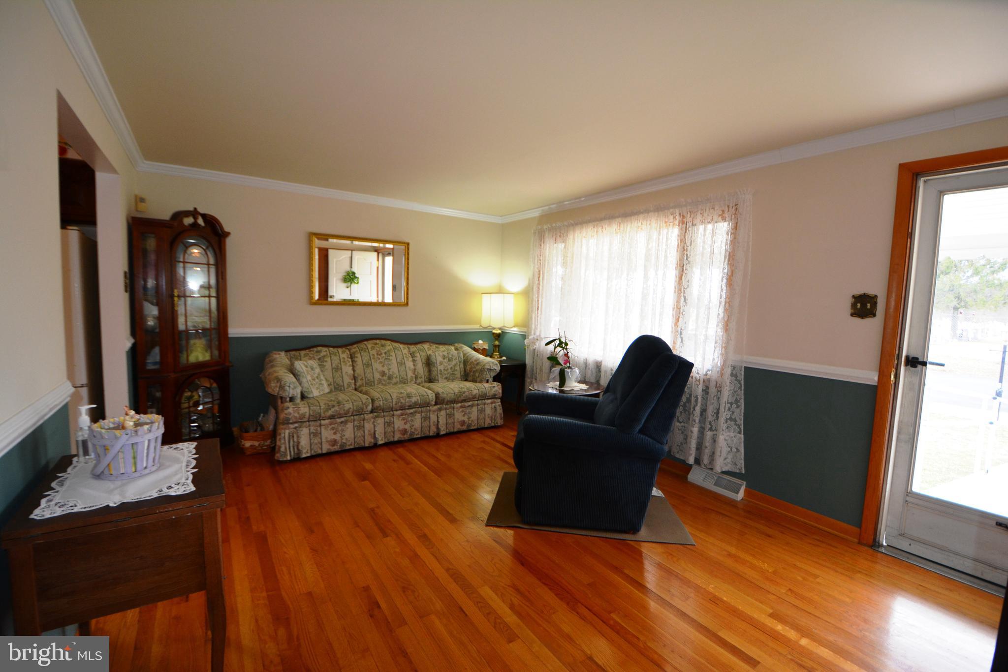 312 Holy Cross Road Baltimore, MD 21225 - Photo 24 of 68 Living room full of light