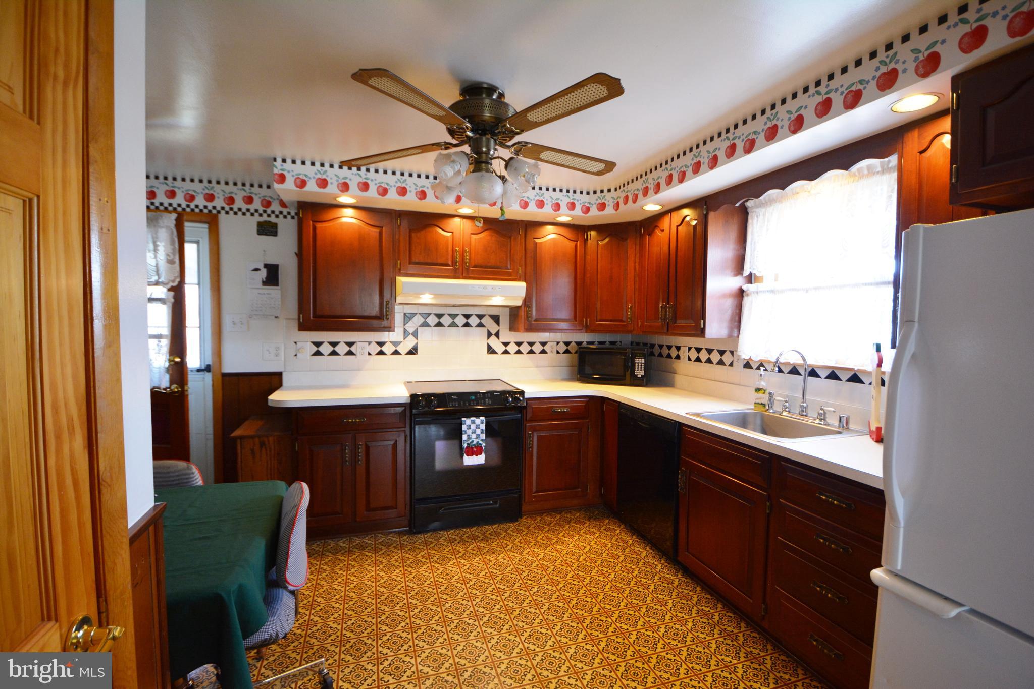 312 Holy Cross Road Baltimore, MD 21225 - Photo 33 of 68 Notice the solid wood doors thru out main level!