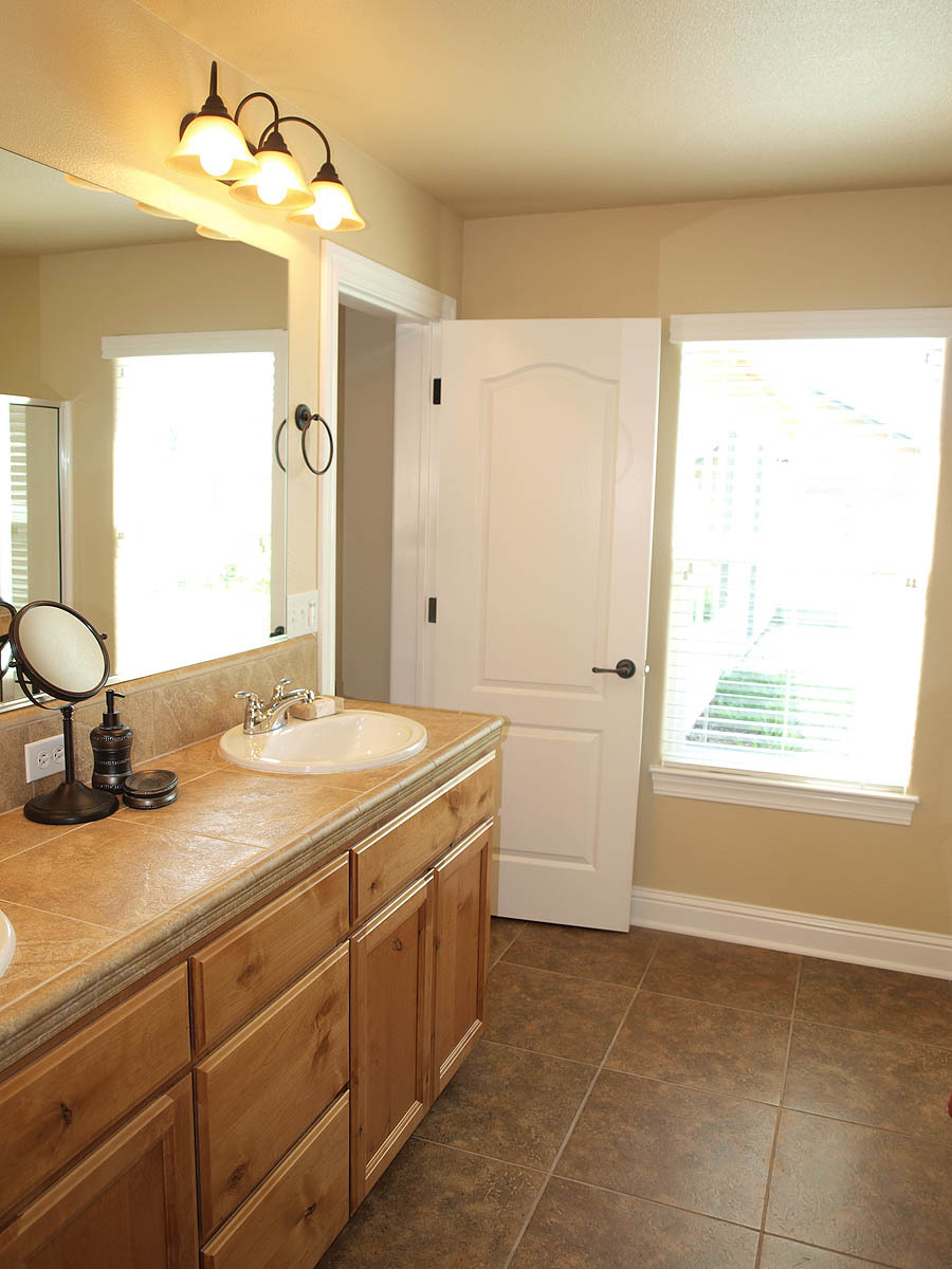 6574 Reflection Street Redding, CA 96001 - Photo 11 of 12 Master Bathroom