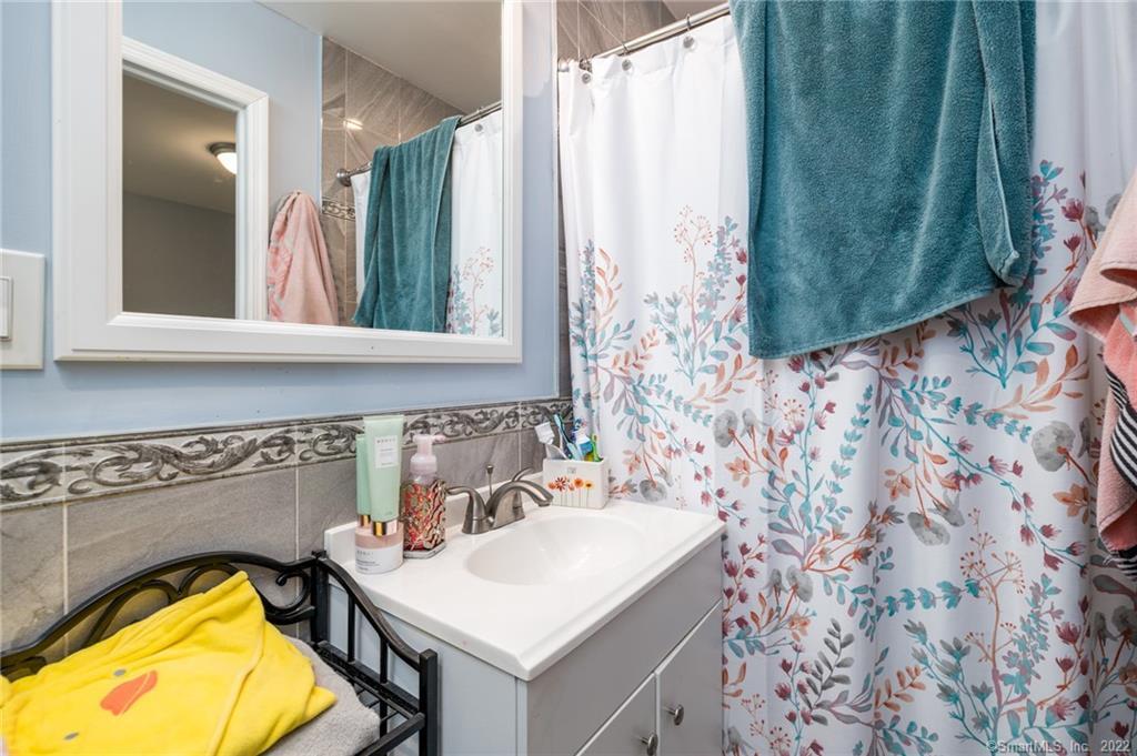 21 Hirsch Road Stamford, CT 06905 - Photo 17 of 37 1st Fl 2nd Bathroom