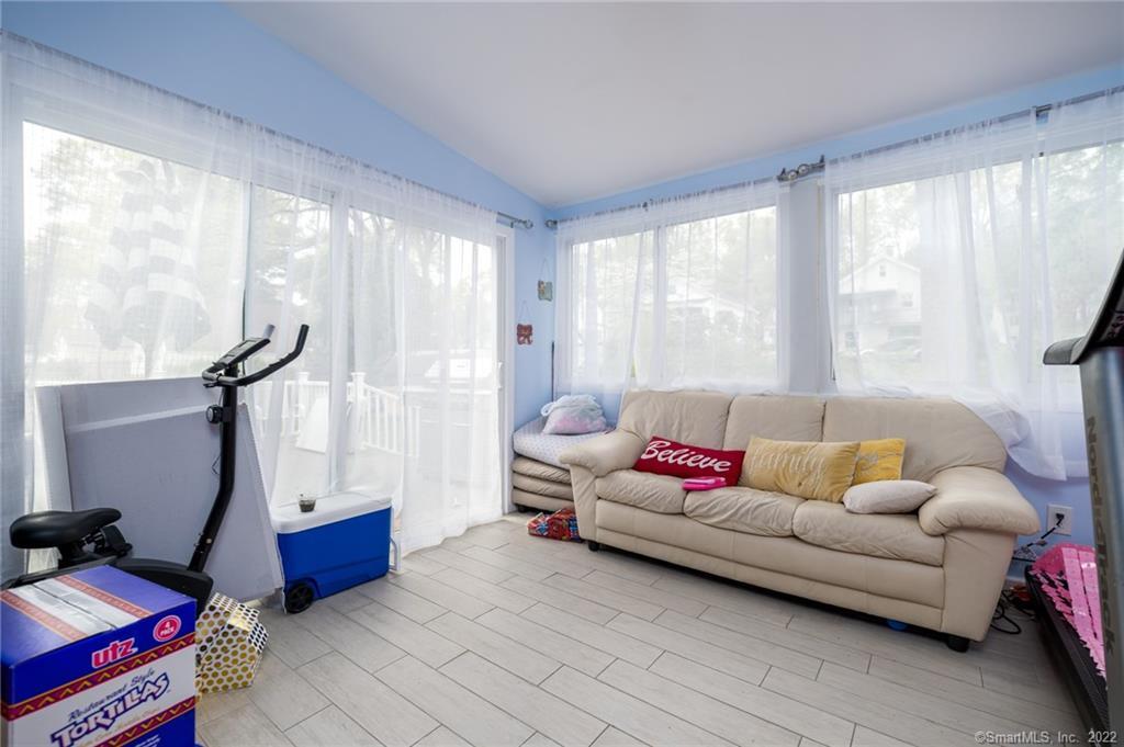 21 Hirsch Road Stamford, CT 06905 - Photo 18 of 37 1st fl Sun Room