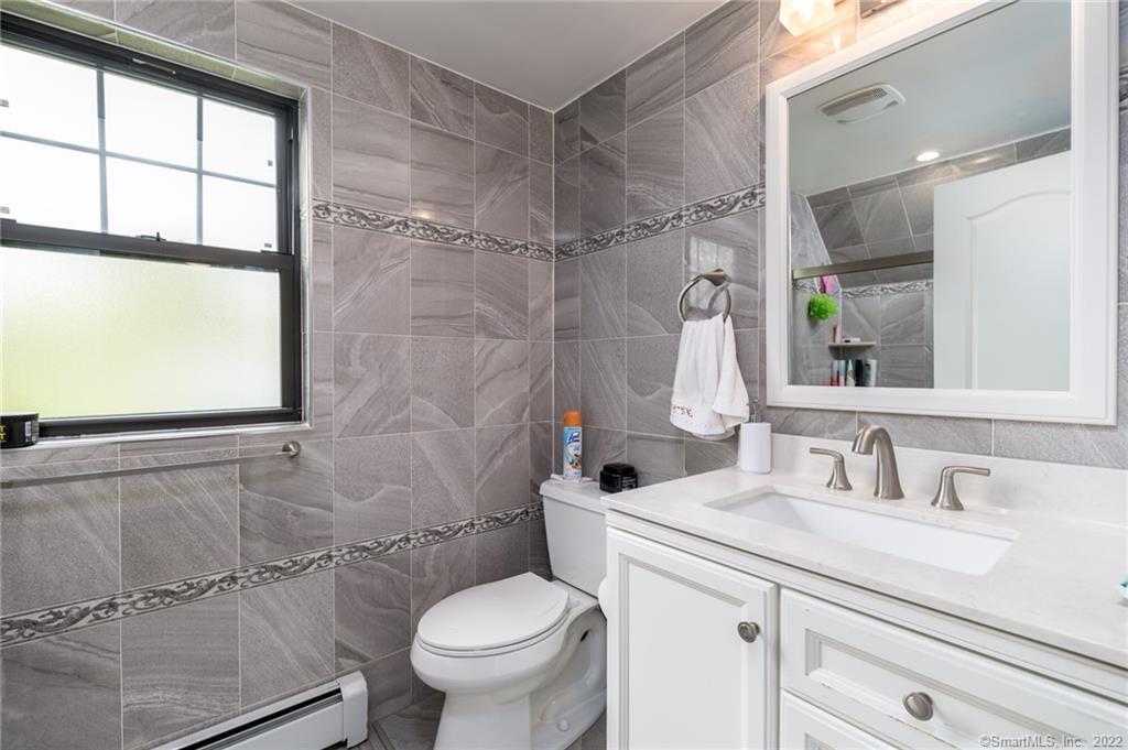 21 Hirsch Road Stamford, CT 06905 - Photo 31 of 37 2nd Fl Bathroom