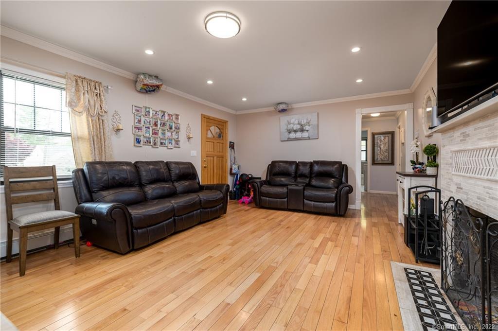 21 Hirsch Road Stamford, CT 06905 - Photo 6 of 37