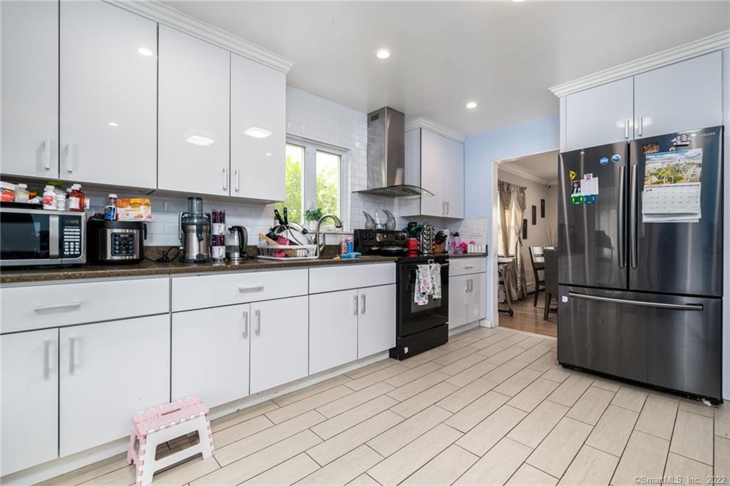 21 Hirsch Road Stamford, CT 06905 - Photo 7 of 37 !st fl Kitchen