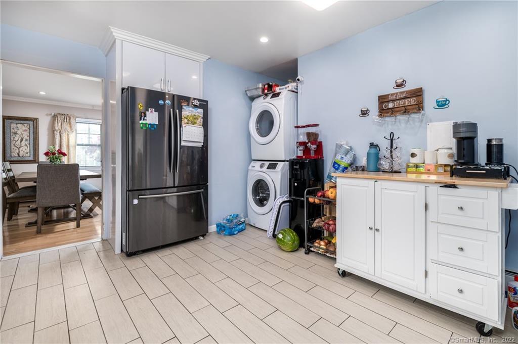 21 Hirsch Road Stamford, CT 06905 - Photo 9 of 37 1st Fl Laundry