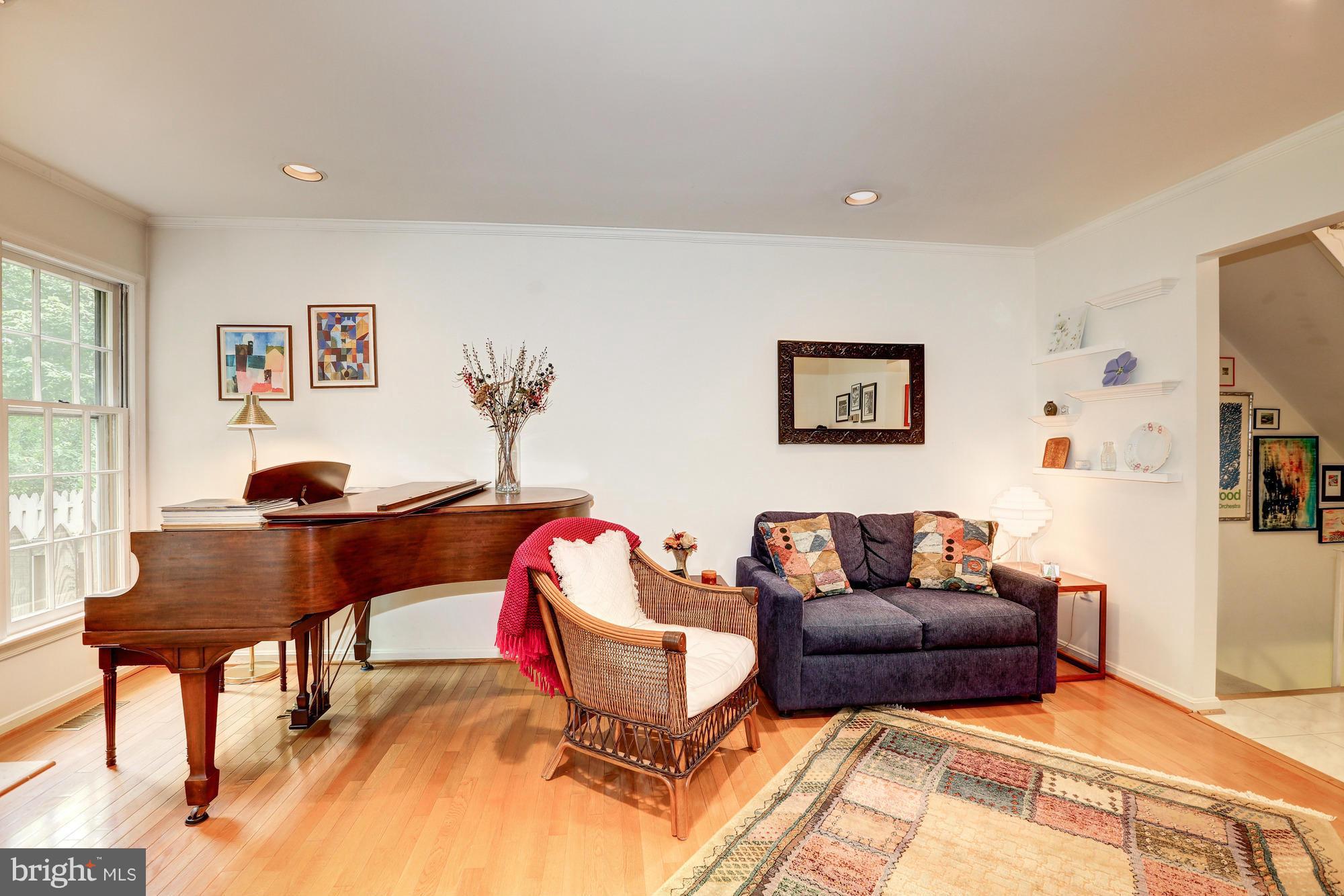 7228 Greentree Road Bethesda, MD 20817 - Photo 11 of 24 Living Room
