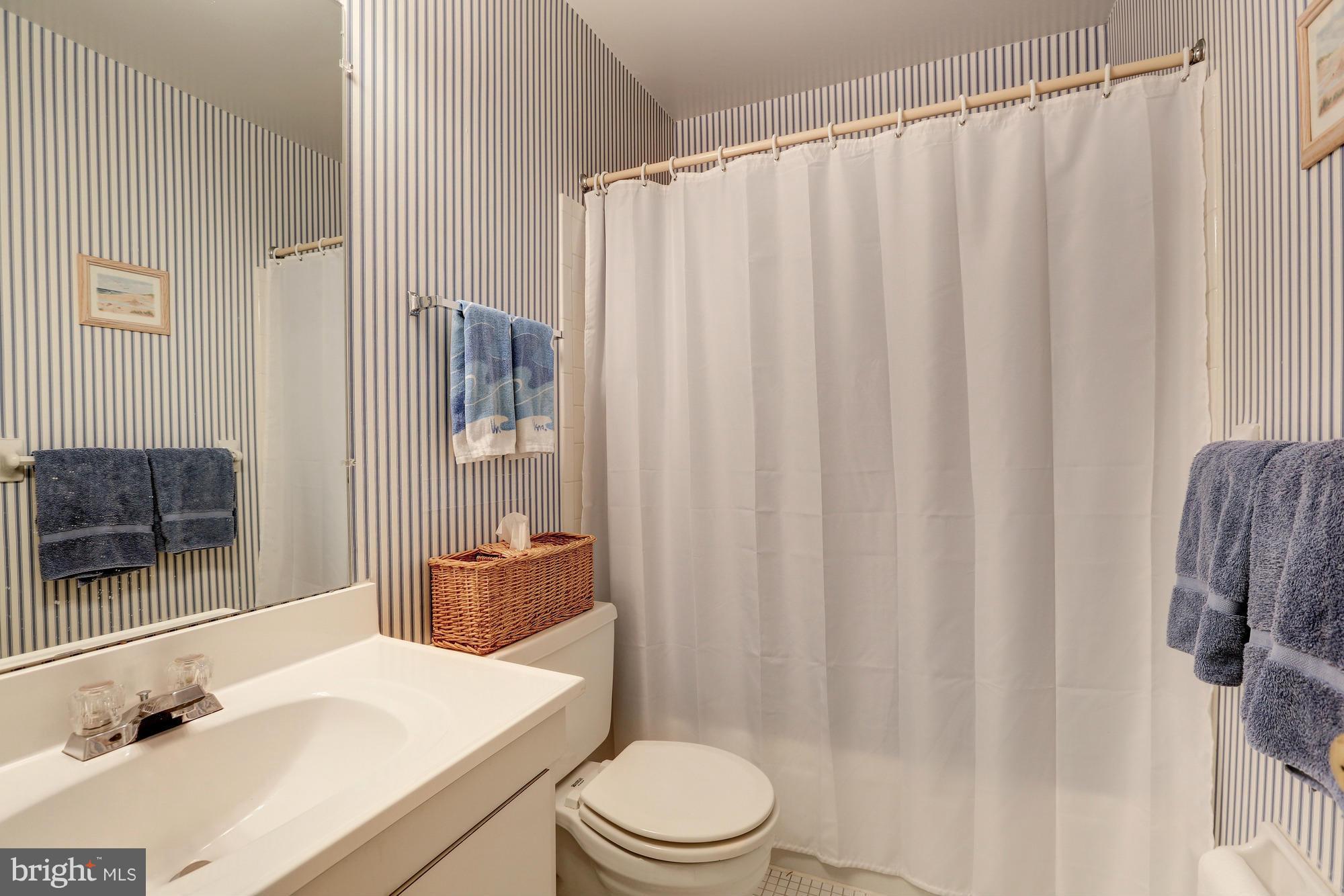 7228 Greentree Road Bethesda, MD 20817 - Photo 18 of 24 Bath