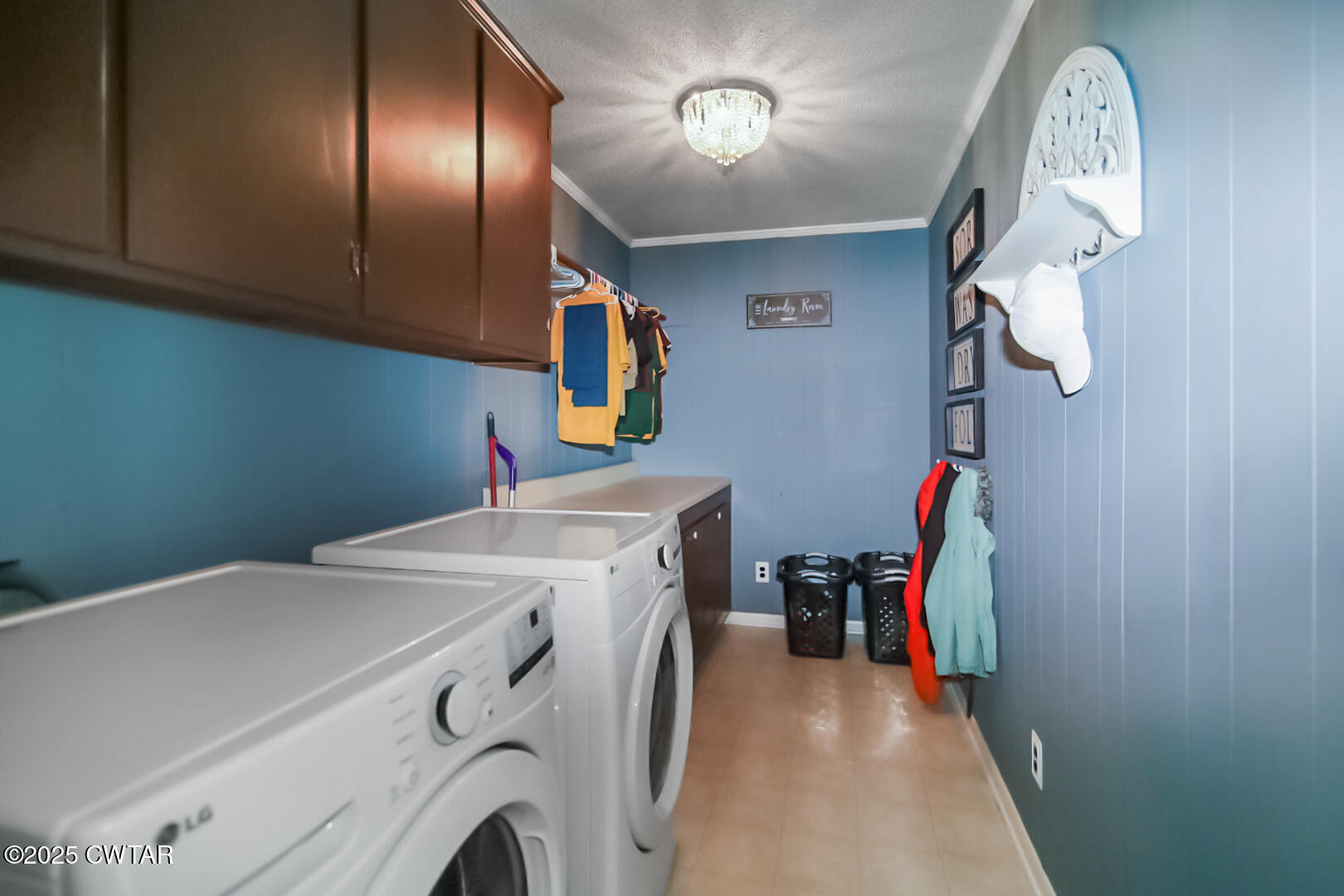 152 Whitfield Drive Jackson, TN 38305 - Photo 16 of 17 a utility room with dryer and washer