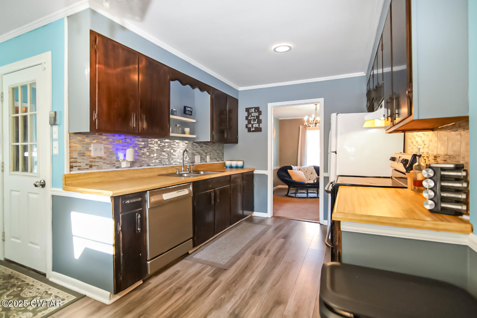 152 Whitfield Drive Jackson, TN 38305 - Photo 4 of 17 a kitchen with stainless steel appliances granite countertop a stove and a sink