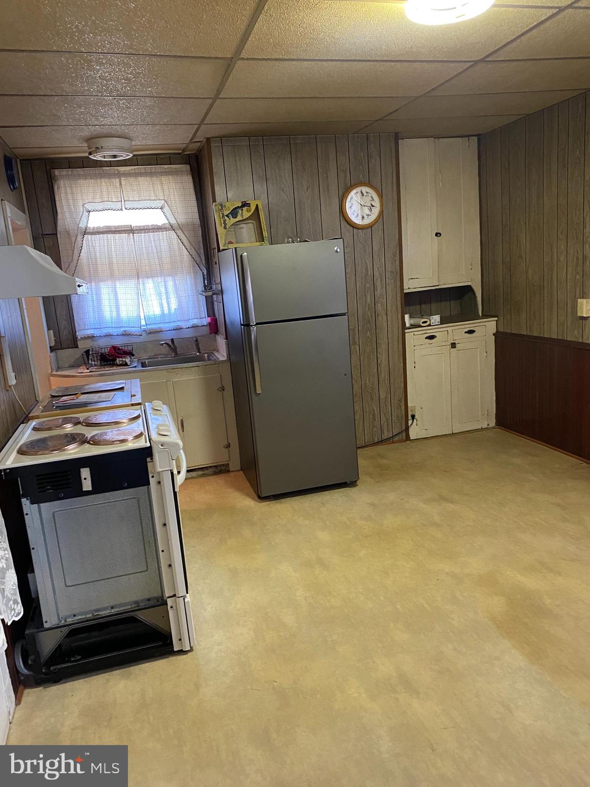 4 Whyte Street Union Bridge, MD 21791 - Photo 12 of 32 a kitchen with a stove and a refrigerator