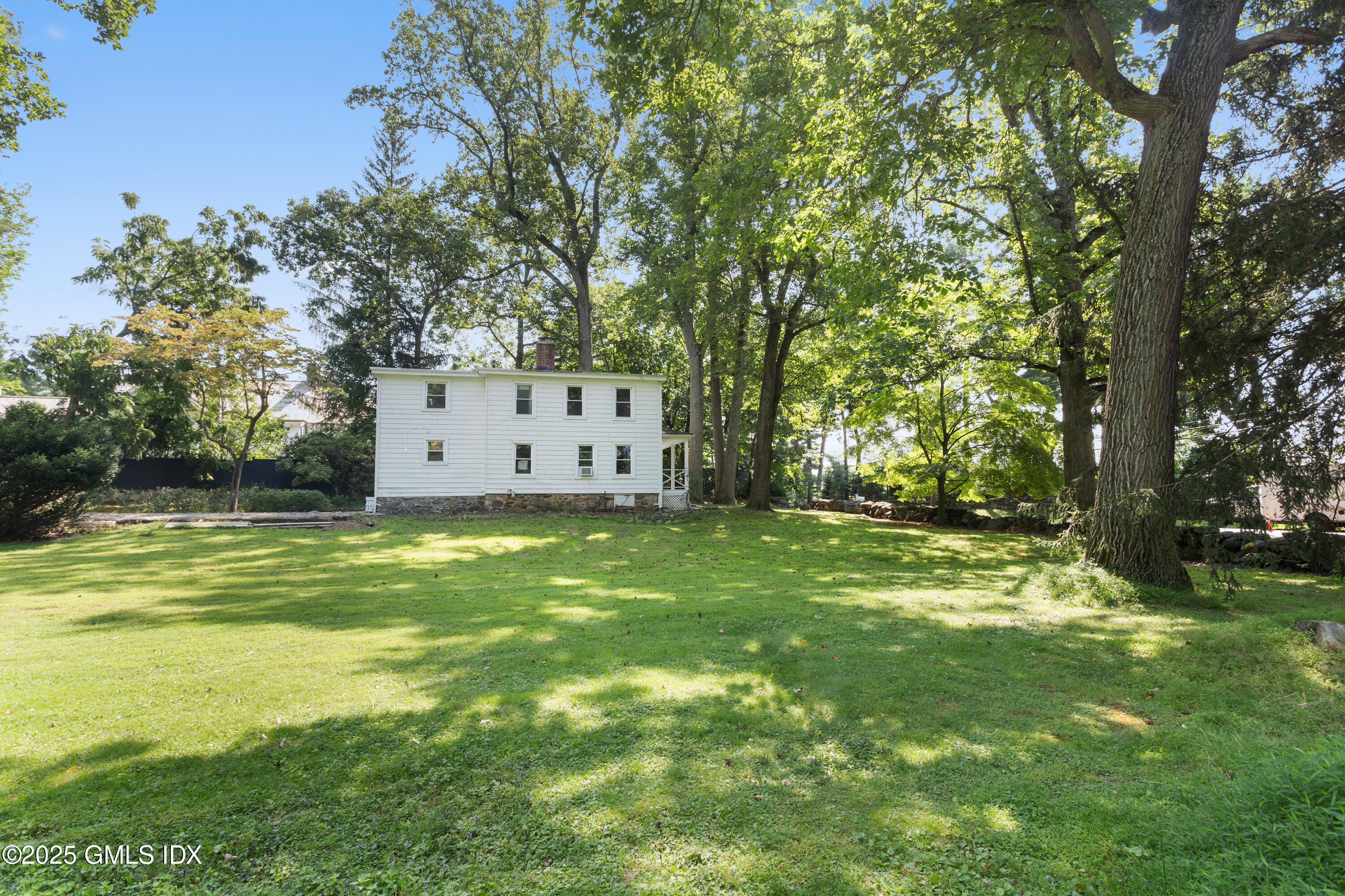 33 Parsonage Road Greenwich, CT 06830 - Photo 2 of 13 33 Parsonage Rd Greenwich, CT-12