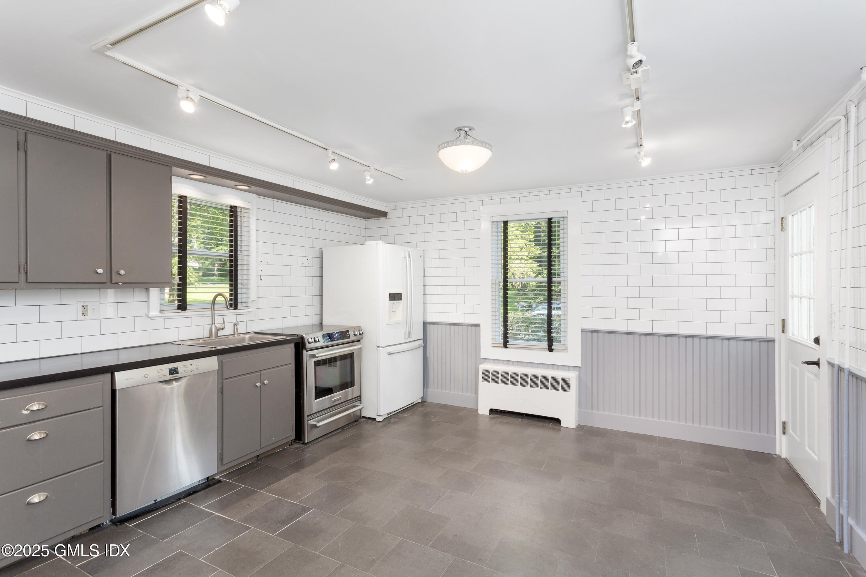 33 Parsonage Road Greenwich, CT 06830 - Photo 9 of 13 33 Parsonage Rd Greenwich, CT-5