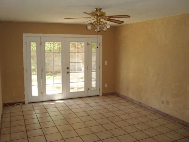 7219 West Merrell Street Phoenix, AZ 85033 - Photo 2 of 9 Family Room