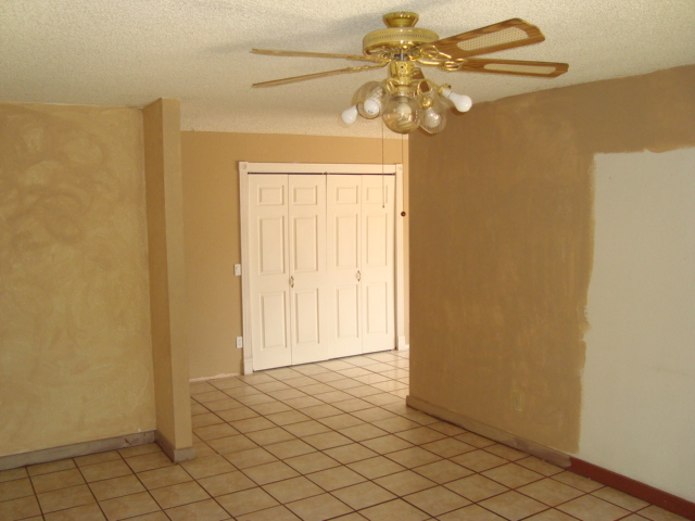 7219 West Merrell Street Phoenix, AZ 85033 - Photo 3 of 9 Family Room
