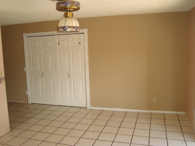 7219 West Merrell Street Phoenix, AZ 85033 - Photo 4 of 9 Eat In Kitchen