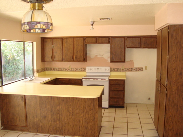7219 West Merrell Street Phoenix, AZ 85033 - Photo 5 of 9 Kitchen