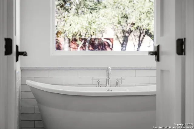 $979,000 | 2026 Granada Drive, New Braunfels, TX 78130