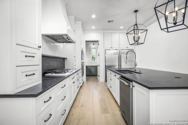 $979,000 | 2026 Granada Drive, New Braunfels, TX 78130