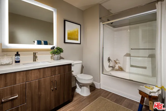 $4,495 | 1040 Glendon Avenue, Unit 2167, Los Angeles, CA 90024