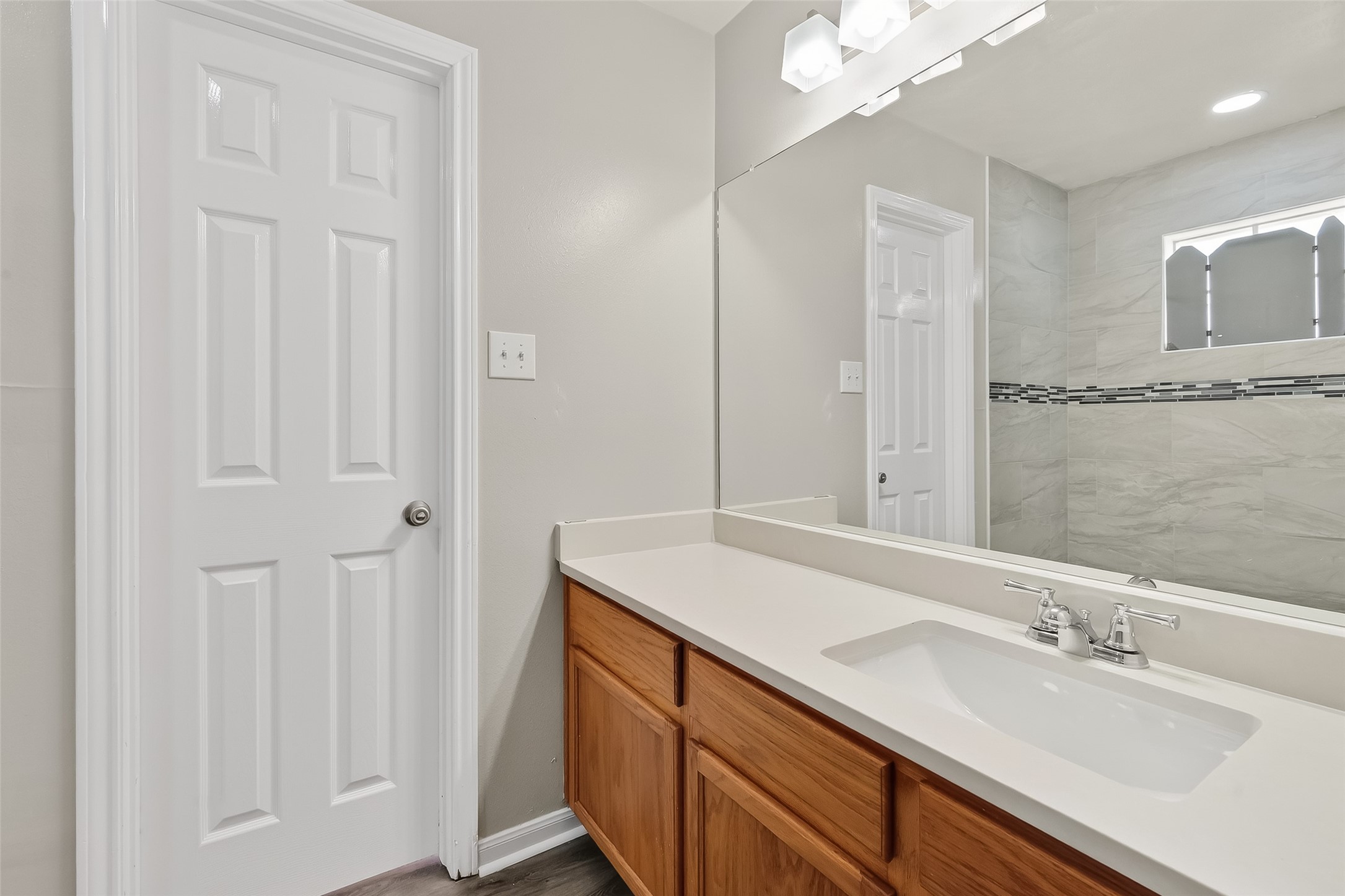 11735 Alief Clodine Road, Unit 36 Houston, TX 77072 - Photo 26 of 27 a bathroom with 2 sink and a mirror