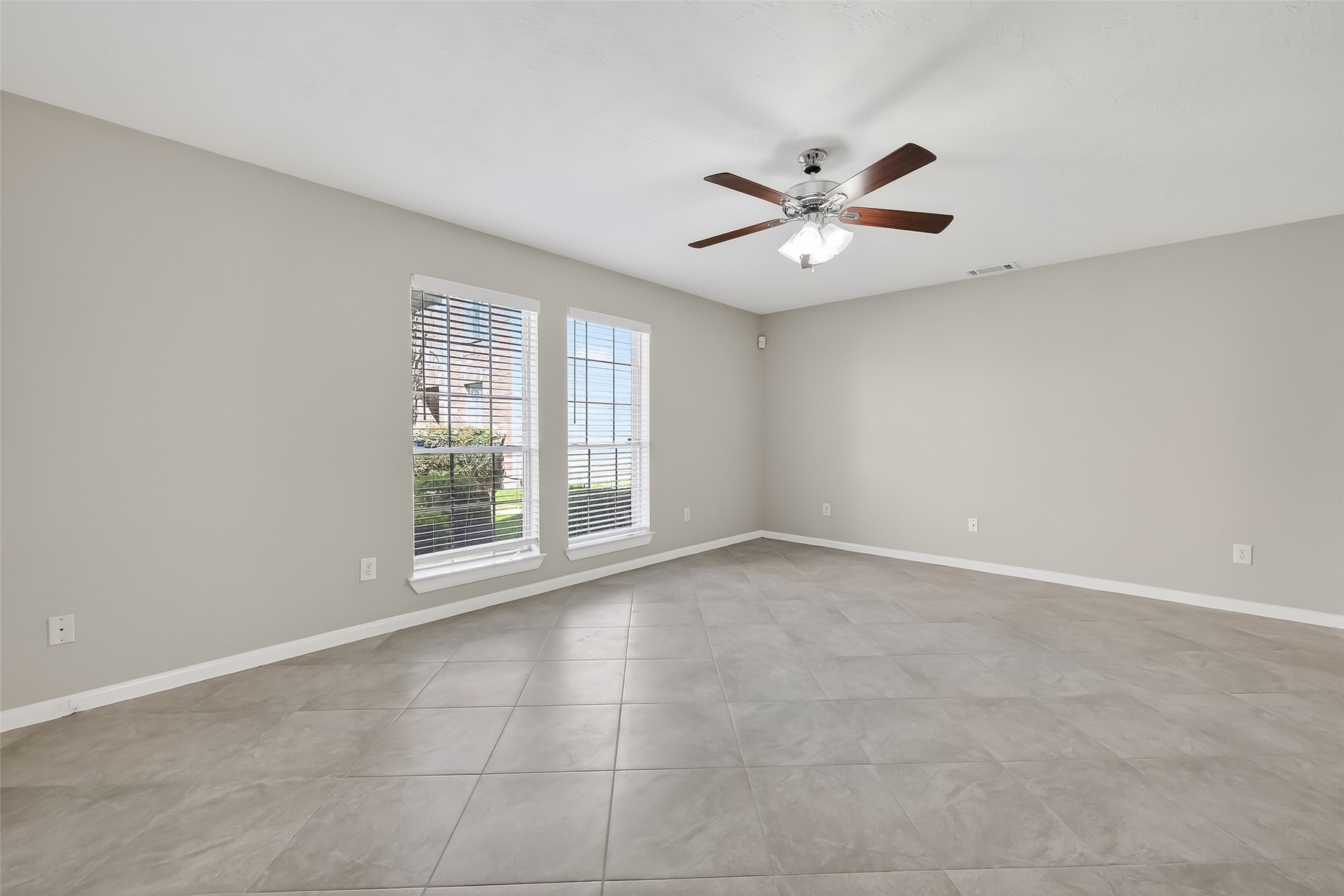 11735 Alief Clodine Road, Unit 36 Houston, TX 77072 - Photo 5 of 27 a view of an empty room with a window