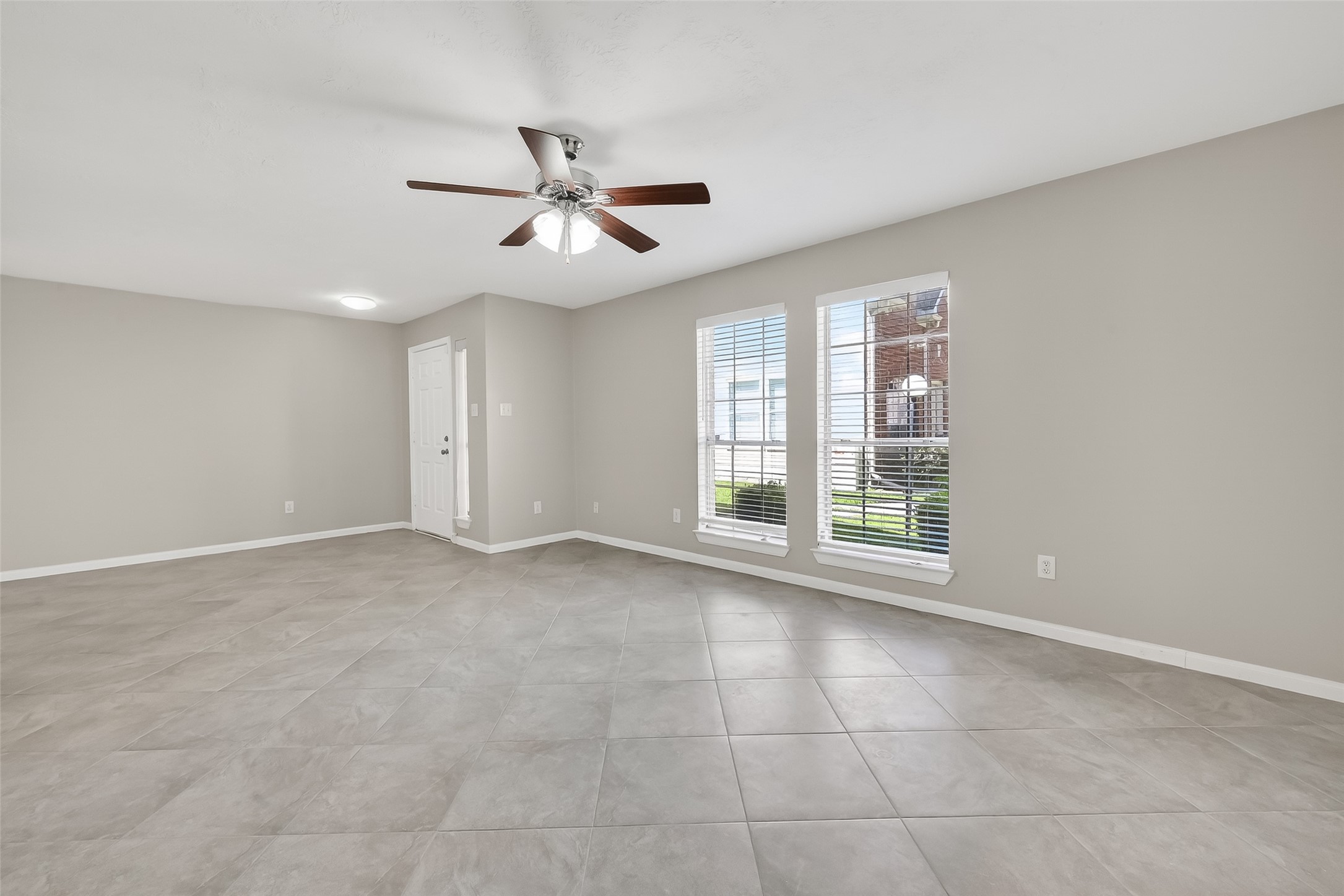 11735 Alief Clodine Road, Unit 36 Houston, TX 77072 - Photo 6 of 27 a view of an empty room with a window