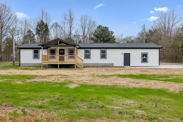 a view of a house with a backyard