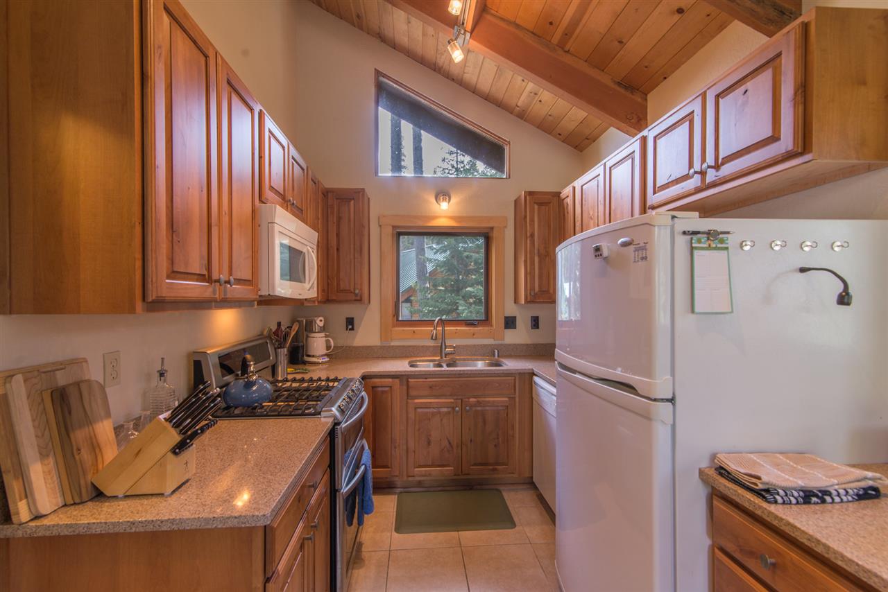 10237 Washoe Road Truckee, CA 96161 - Photo 6 of 14 Gallery Image 6
