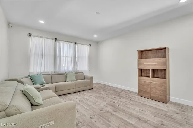 $5,900 | 9885 Shadycrest Court, Las Vegas, NV 89148