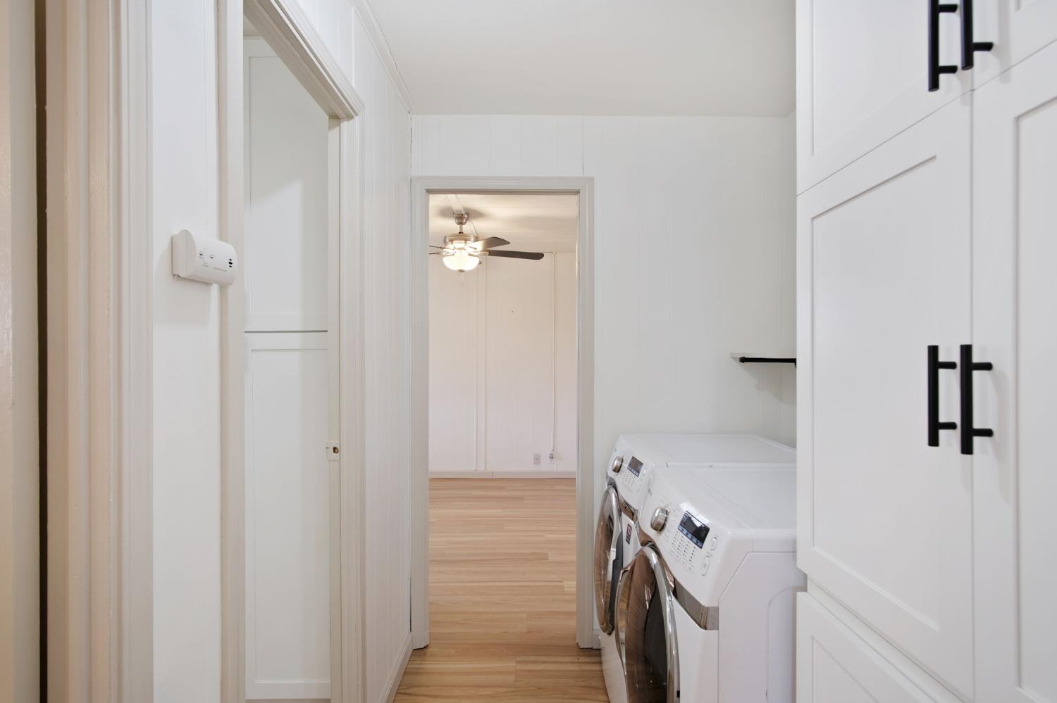 2621 Prescott Road, Unit 224 224 Modesto, CA 95350 - Photo 17 of 23 a bathroom with a bathtub sink and mirror