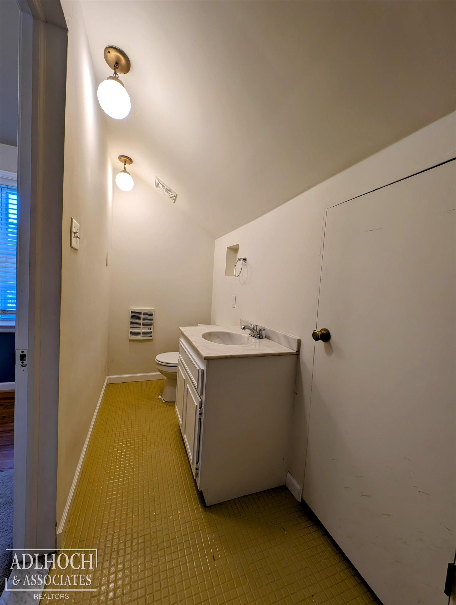 1292 Hampton Road Grosse Pointe Woods, MI 48236 - Photo 14 of 21