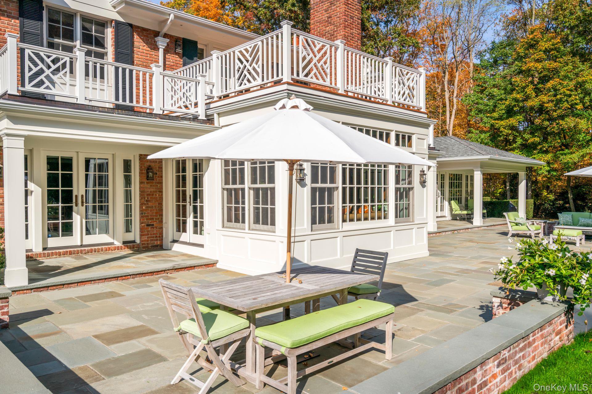 30 Underhill Road Locust Valley, NY 11560 - Photo 15 of 32 front view of a building with a porch