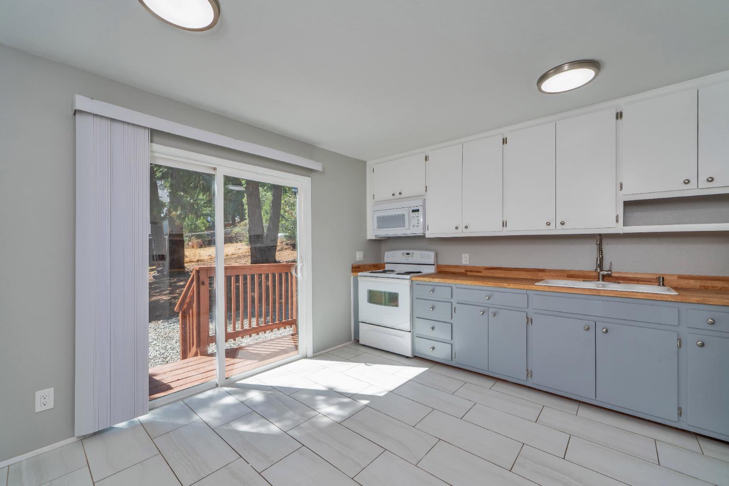 6231 Shad Way Pollock Pines, CA 95726 - Photo 15 of 38